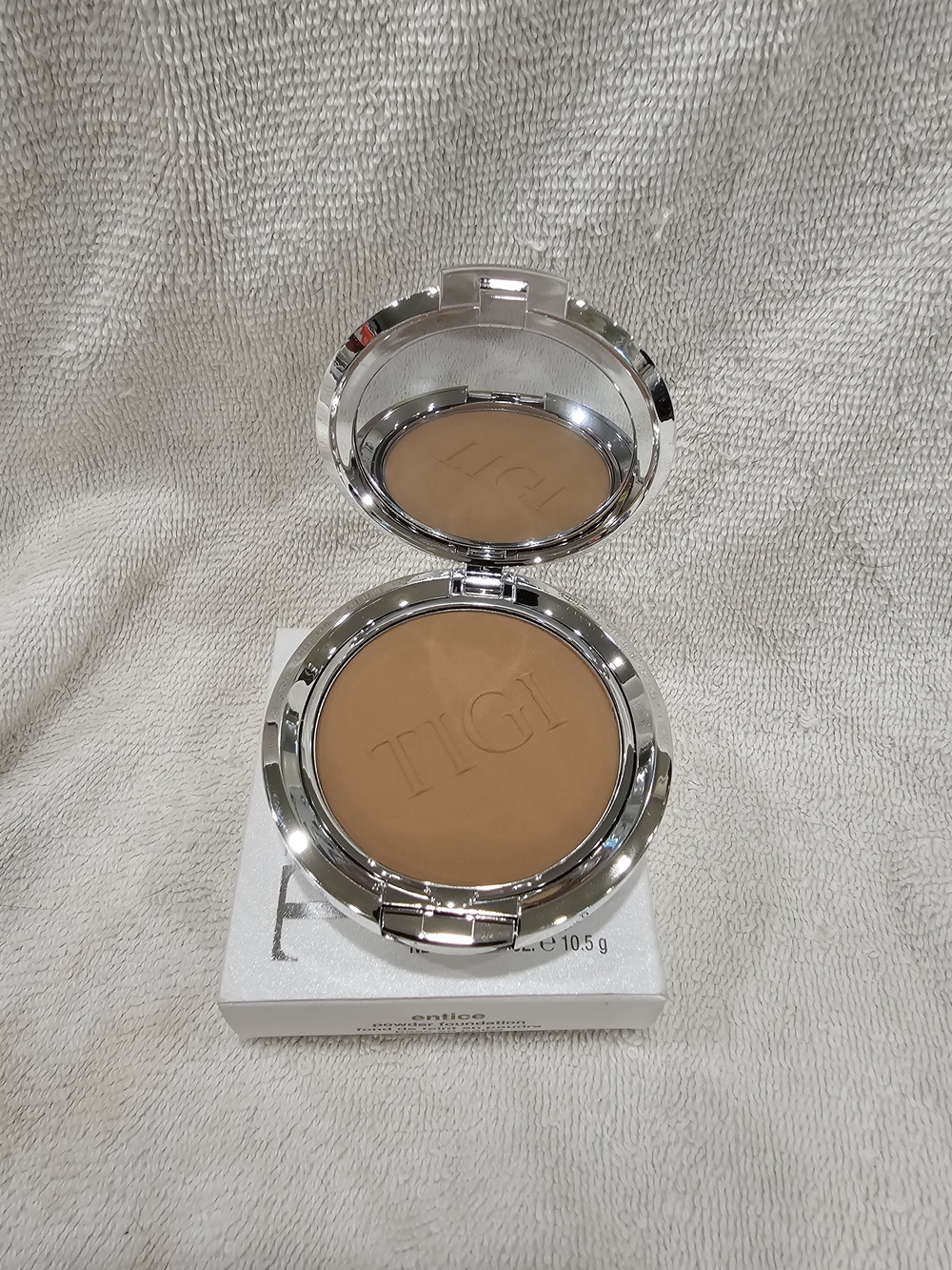 TIGI Pressed Face Powder Foundation in Entice